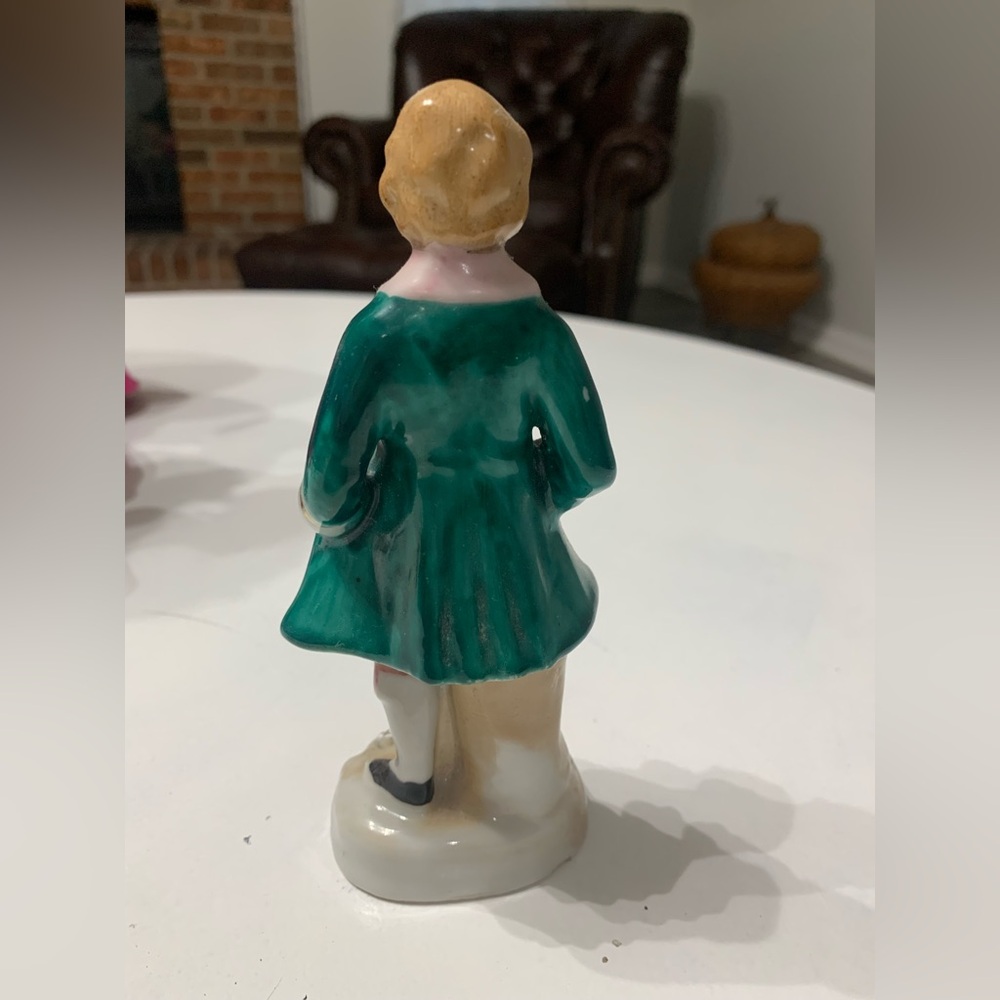 Colonial Figurine UCAGCO Occupied Japan Man Hand Paint Gold Accent T Vintage - Picture 2 of 8